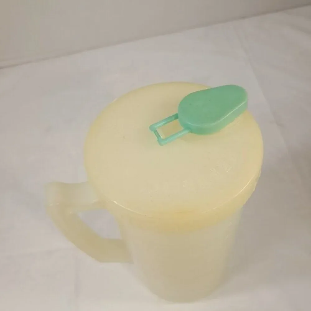 Vintage Republic Freezette Measuring Cup Pitcher Pour Lid 2 Cup‎ pour shake stir